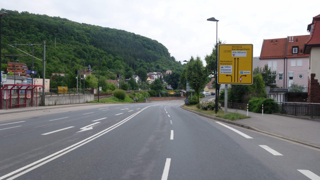 Auf der B27 in Mosbach Richtung Würzburg