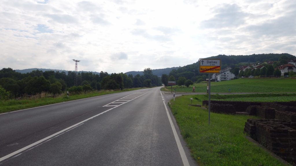 B27 Ortsausgang Neckarburken - mit Römergrabung