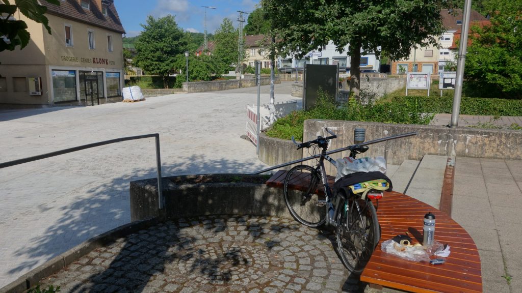 Rast und Anruf in der Ortsmitte Osterburken