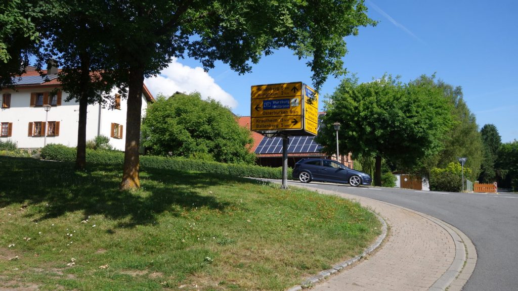 Das Vier-Seiten-Schild in Merchingen Blick Richtung Norden