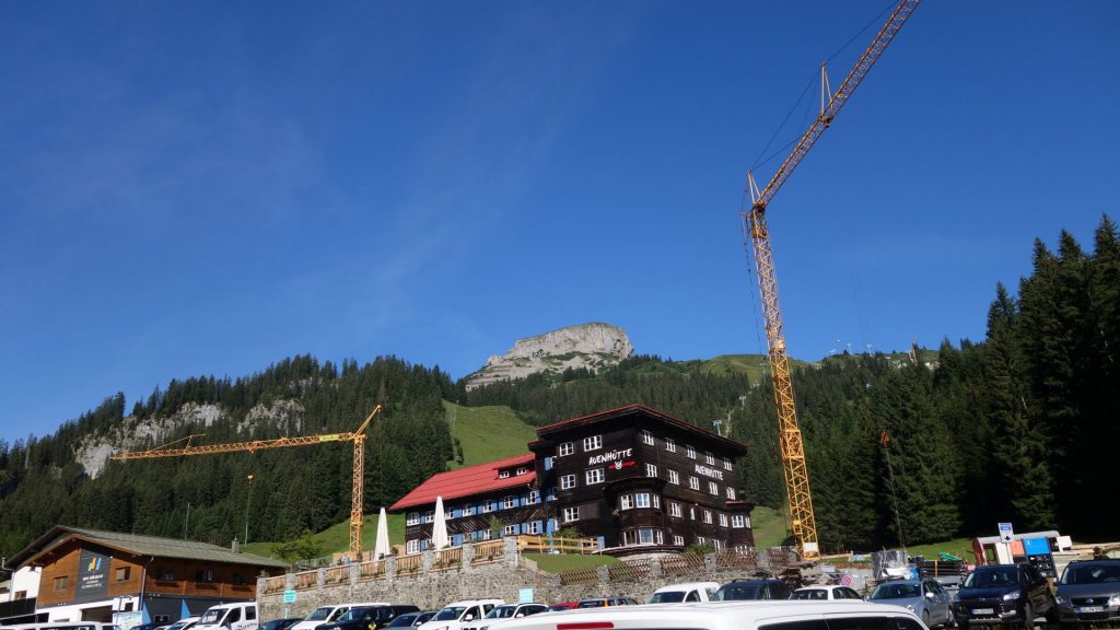 Auenhütte, hinten Hoher Ifen