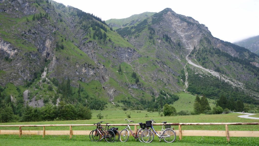 Blick von der Terrasse des Oytalhauses auf den Gleitweg